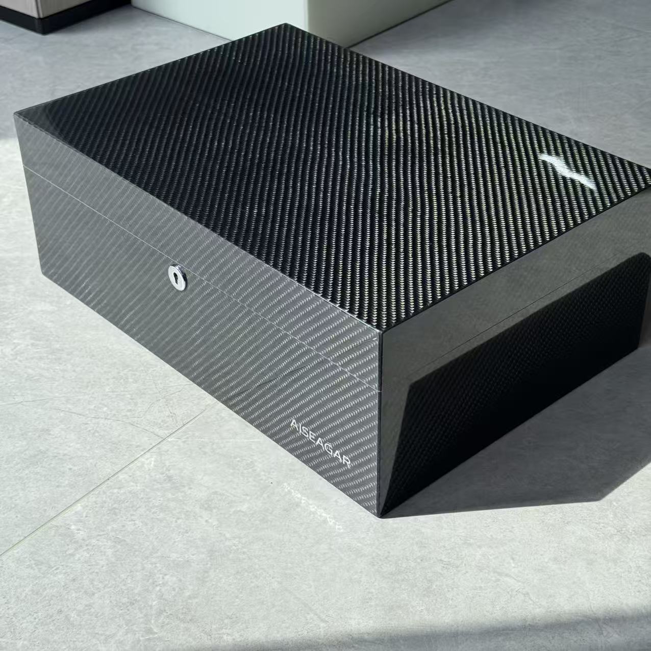 cedar desktop humidor carbon fiber